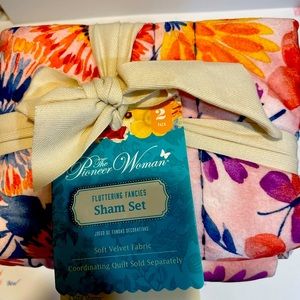 NWT- Pioneer Women King Sham Set